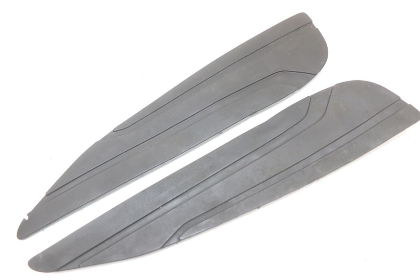 photo de TAPIS MARCHE PIED YAMAHA X-MAX XMAX 125 (2010 - 2013) - Détail de la pièce