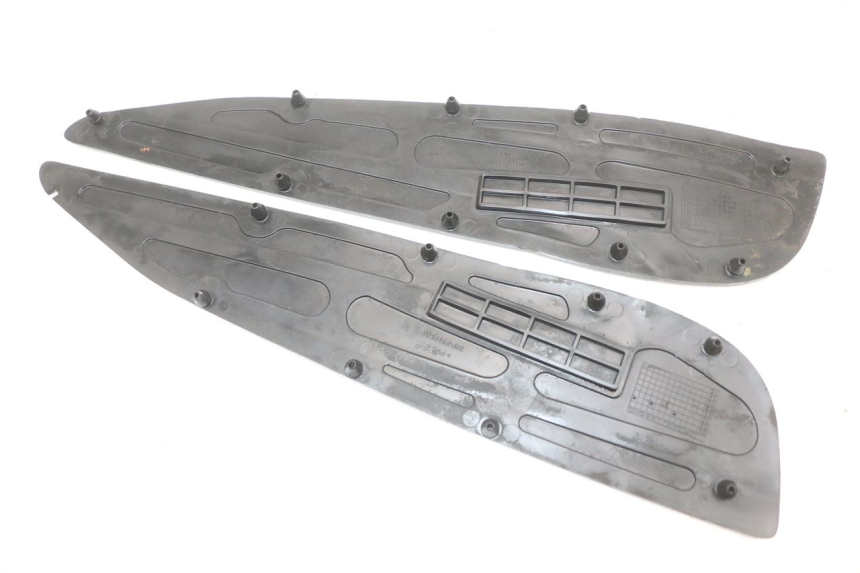 photo de TAPIS MARCHE PIED YAMAHA X-MAX XMAX 125 (2010 - 2013) - Gros plan technique