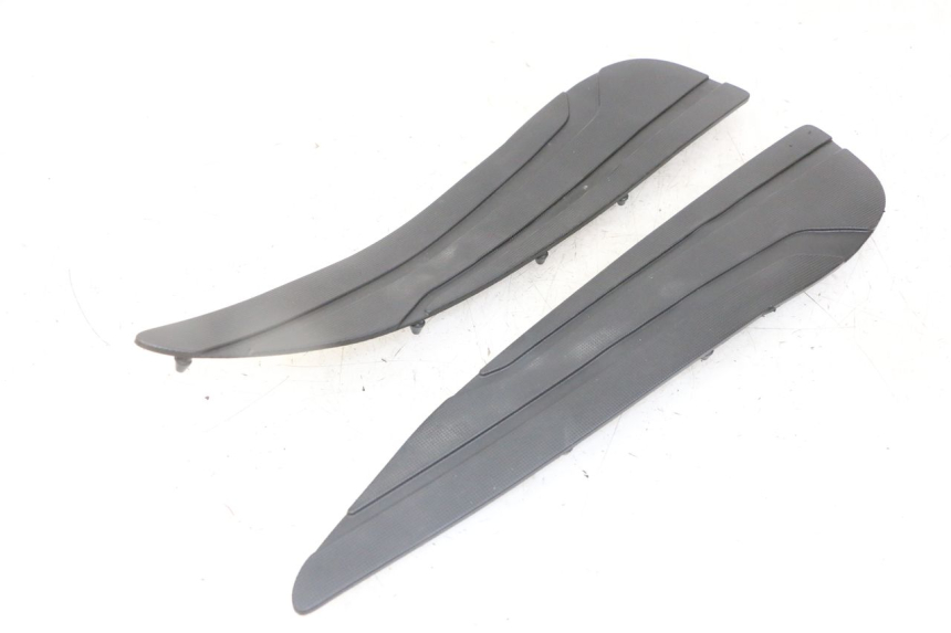 photo de TAPIS MARCHE PIED YAMAHA X-MAX XMAX 125 (2010 - 2013) - Détail de la pièce