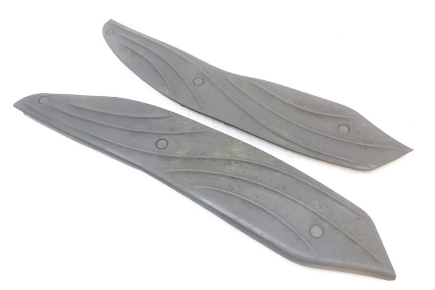 photo de TAPIS MARCHE PIED PIAGGIO X10 125 (2012 - 2017) - Détail de la pièce