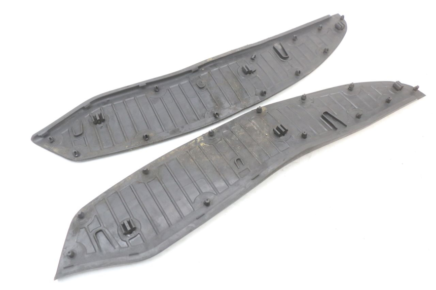 photo de TAPIS MARCHE PIED PIAGGIO X10 125 (2012 - 2017) - Autre angle de vue