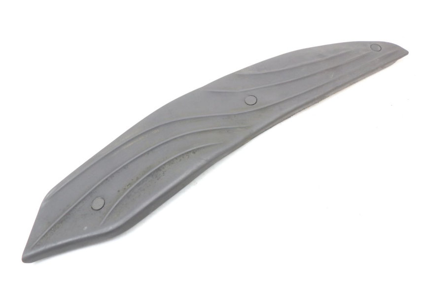 photo de TAPIS MARCHE PIED PIAGGIO X10 125 (2012 - 2017) - Points de fixation