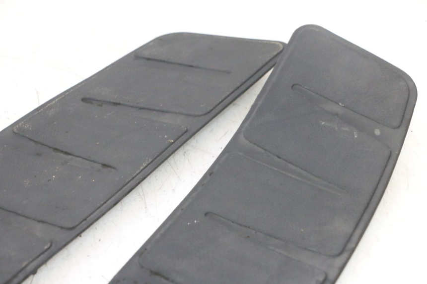 photo de TAPIS MARCHE PIED PIAGGIO X8 STREET 125 (2006 - 2007) - Autre angle de vue