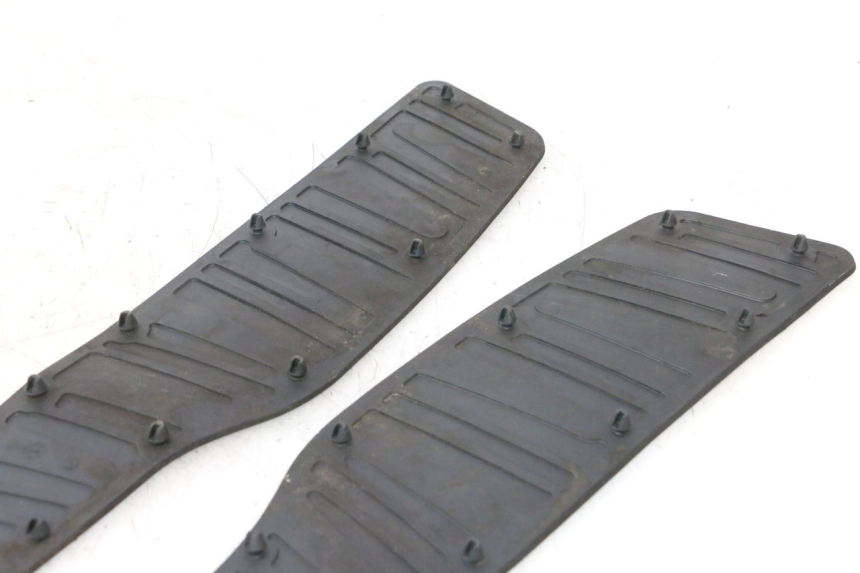 photo de TAPIS MARCHE PIED PIAGGIO X8 STREET 125 (2006 - 2007) - État de surface