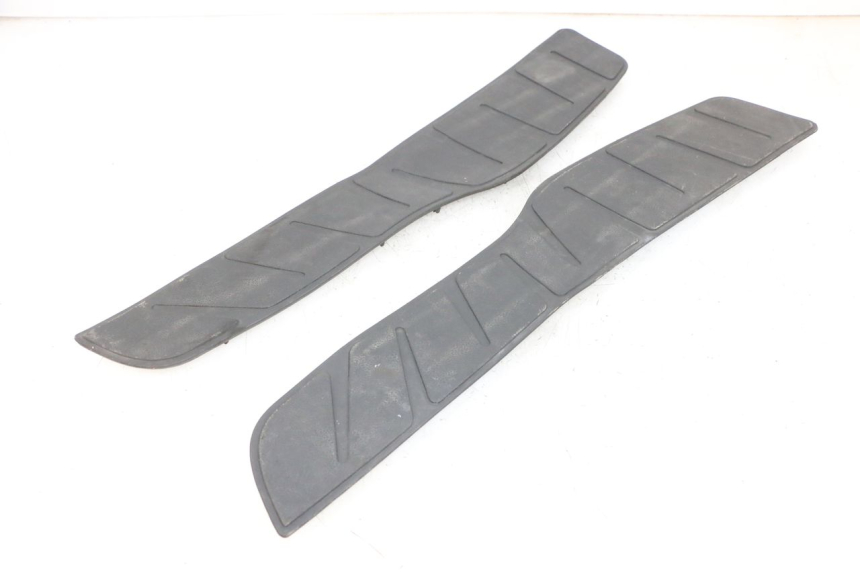 photo de TAPIS MARCHE PIED PIAGGIO X8 125 (2004 - 2007) - Vue principale