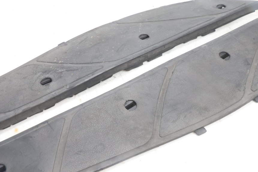 photo de TAPIS MARCHE PIED PIAGGIO X9 AMALFI 180 (2000 - 2003) - Zoom état d’usage