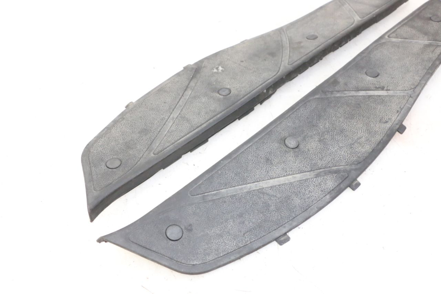 photo de TAPIS MARCHE PIED PIAGGIO X9 EVOLUTION 125 (2003 - 2007) - Zoom état d’usage