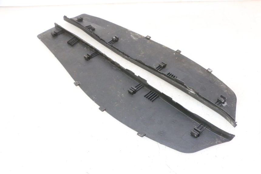 photo de TAPIS MARCHE PIED PIAGGIO X9 EVOLUTION 125 (2003 - 2007) - Zoom état d’usage