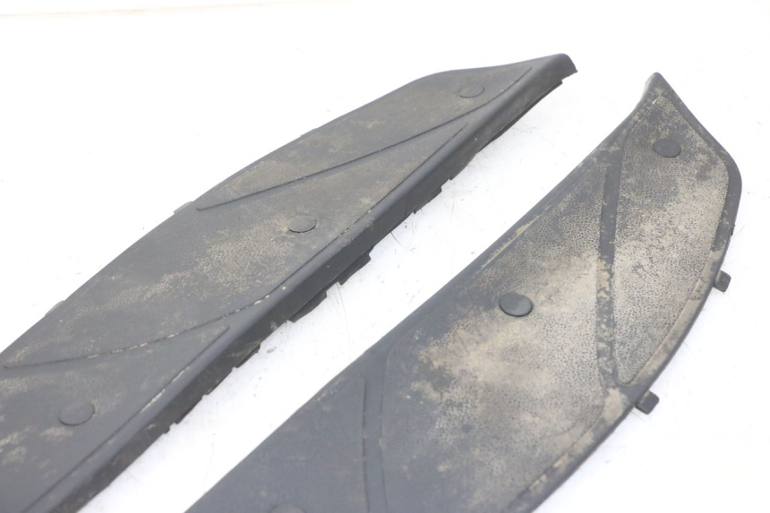 photo de TAPIS MARCHE PIED PIAGGIO X9 EVOLUTION 125 (2003 - 2007) - État de surface