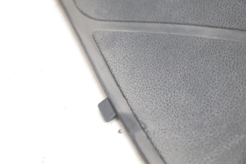 photo de TAPIS MARCHE PIED PIAGGIO X9 EVOLUTION 125 (2003 - 2007) - Zoom état d’usage