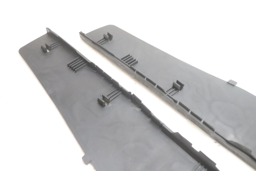 photo de TAPIS MARCHE PIED PIAGGIO X9 EVOLUTION 125 (2003 - 2007) - Points de fixation
