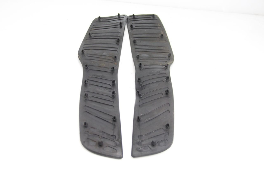 photo de TAPIS MARCHE PIED PIAGGIO XEVO - X EVO 125 (2007 - 2017) - Autre angle de vue