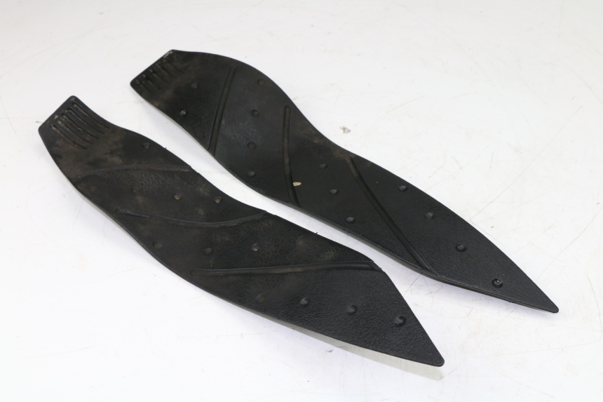 photo de TAPIS MARCHE PIED YAMAHA X-MAX 250 (2007 - 2009) - Détail de la pièce