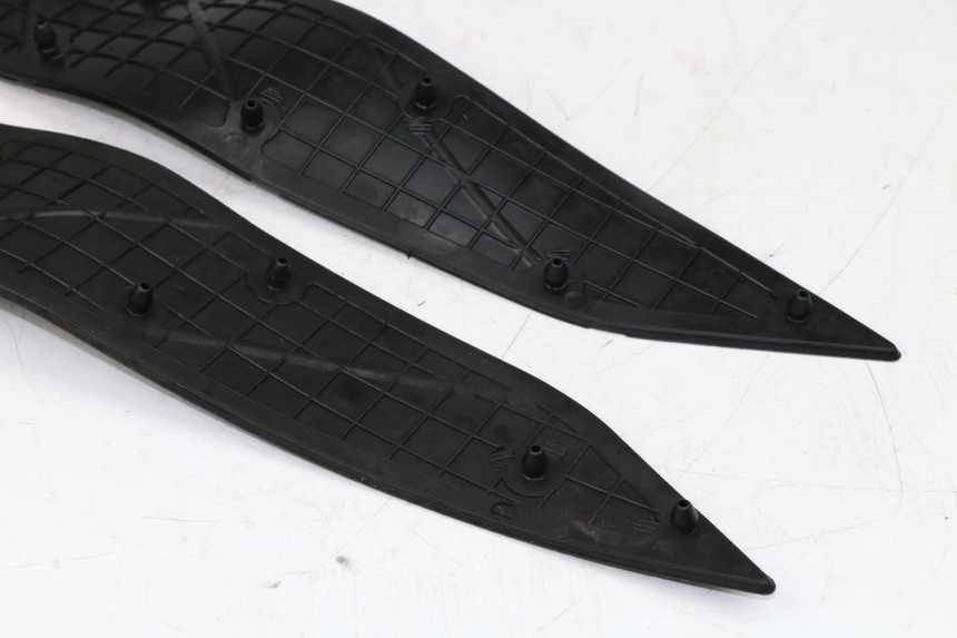 photo de TAPIS MARCHE PIED YAMAHA X-MAX 250 (2007 - 2009) - Zoom composants