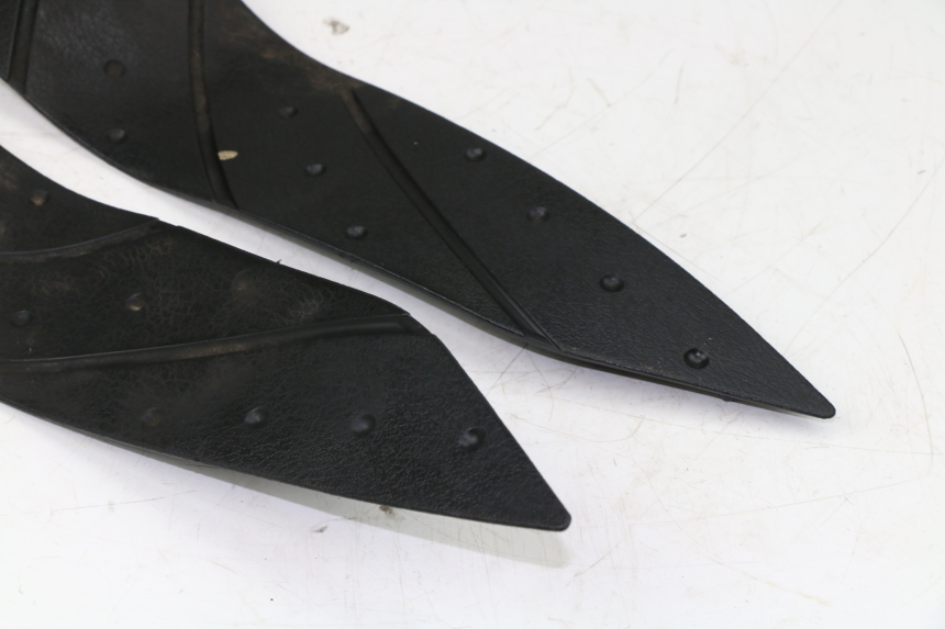 photo de TAPIS MARCHE PIED YAMAHA X-MAX 250 (2007 - 2009) - Gros plan technique