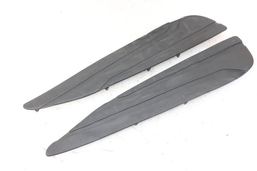 photo de TAPIS MARCHE PIED YAMAHA X-MAX XMAX ABS 250 (2010 - 2014) - Vue principale