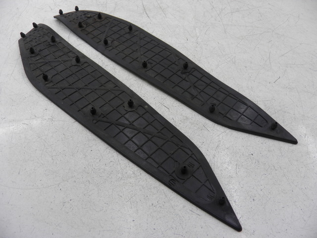 photo de TAPIS MARCHE PIED YAMAHA XMAX X-MAX 125 (2006 - 2009) - Détail de la pièce