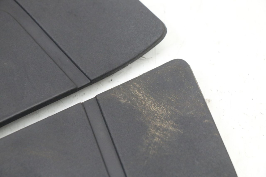 photo de TAPIS MARCHE PIED YAMAHA YP T-MAX TMAX 530 (2017 - 2020) - Zoom état d’usage