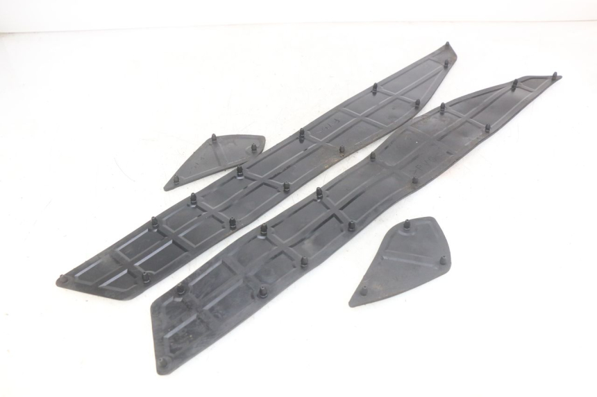 photo de TAPIS MARCHE PIED YAMAHA YP MAJESTY 400 (2004 - 2008) - Détail de la pièce