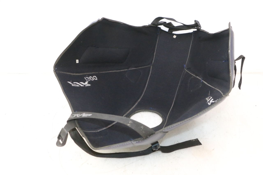 photo de TAPIS DE RESERVOIR YAMAHA FJR 1300 (2001 - 2005) - Détail de la pièce