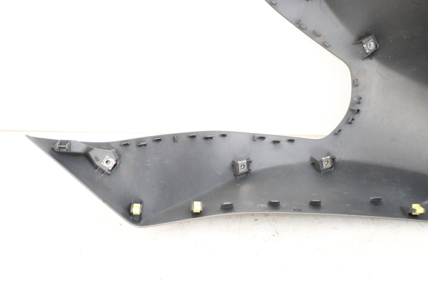 photo de TAPIS DE RESERVOIR YAMAHA TRACER 7 700 (2020 - 2024) - Gros plan technique