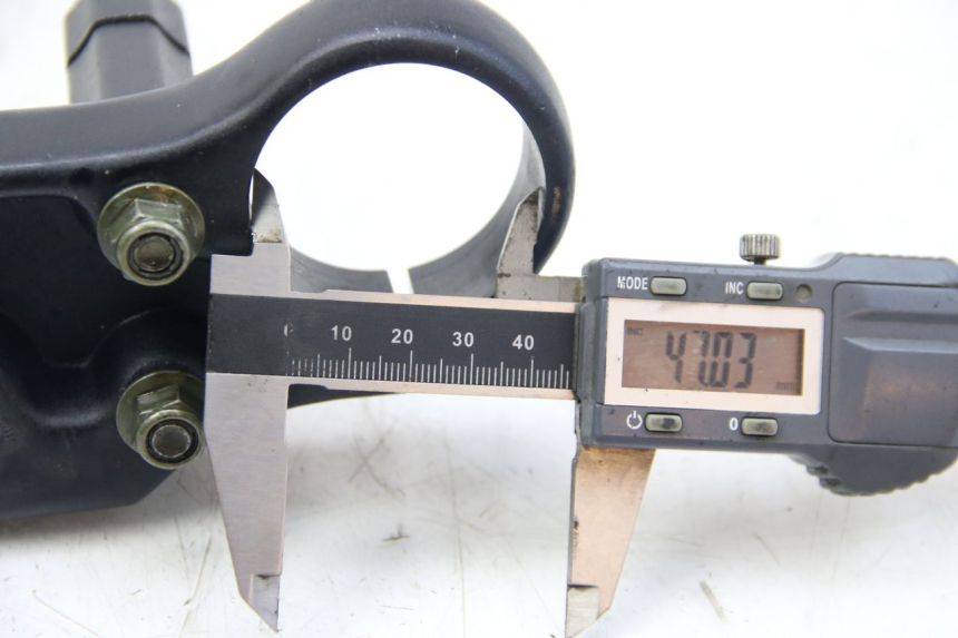 photo de Té FOURCHE SUPERIEUR ORION AGB37 CRF1 DIRT BIKE 125 (2013 - 2021) - Gros plan technique