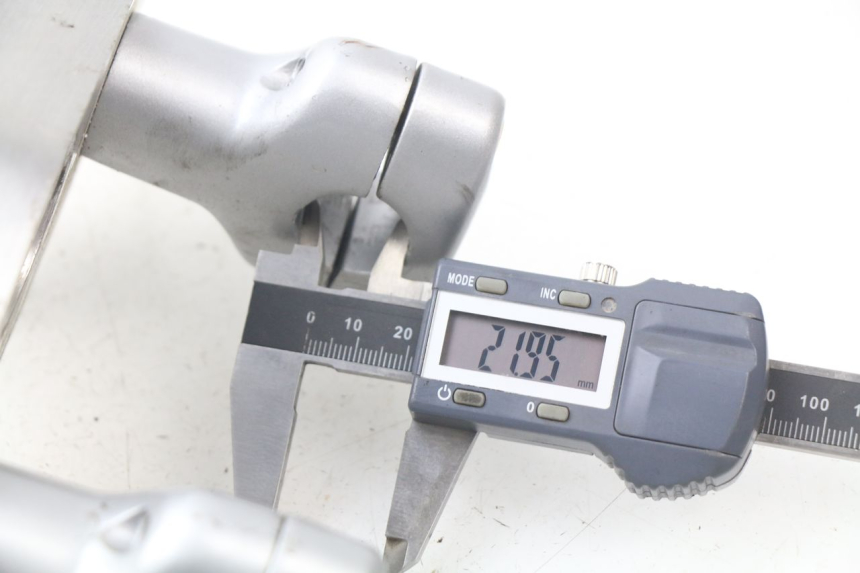 photo de TE FOURCHE SUPERIEUR HYOSUNG AQUILA GV 125 (2009 - 2016) - Détail de la pièce