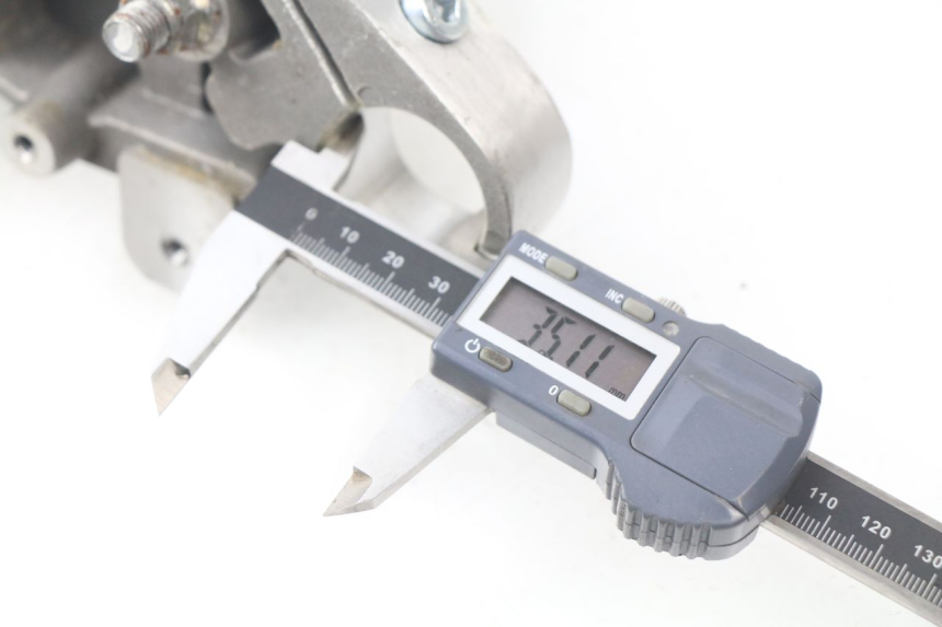 photo de TE FOURCHE SUPERIEUR HYOSUNG AQUILA GV 125 (2009 - 2016) - Zoom état d’usage