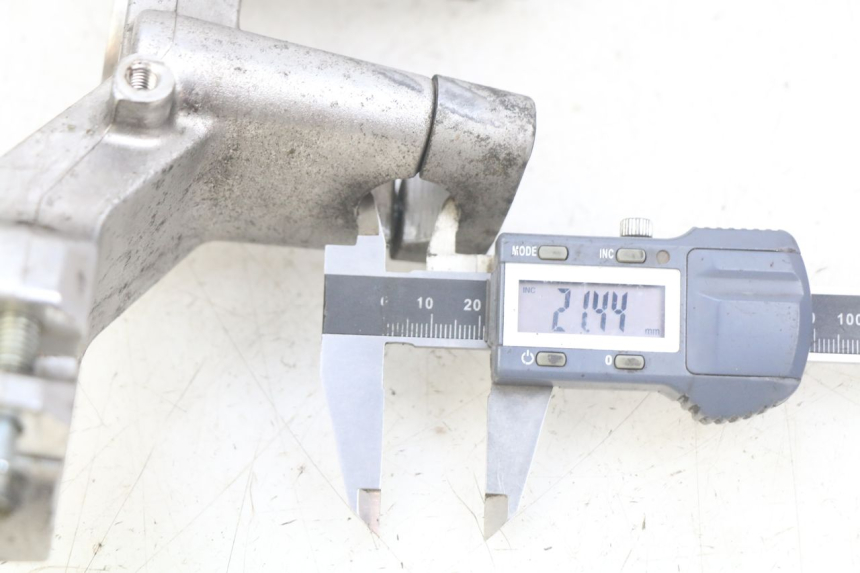 photo de Té FOURCHE SUPÉRIEUR SUZUKI BURGMAN 650 (2002 - 2004) - Détail de la pièce