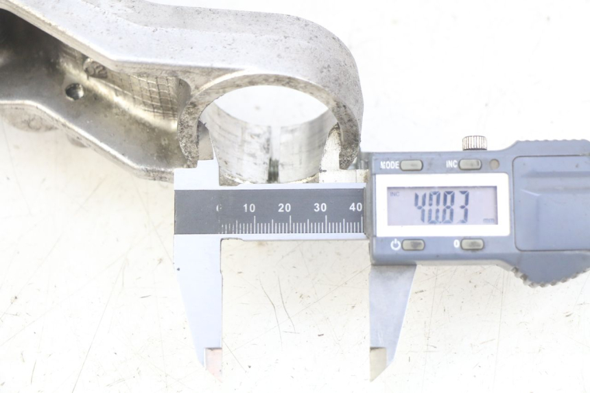 photo de Té FOURCHE SUPÉRIEUR SUZUKI BURGMAN 650 (2002 - 2004) - Zoom état d’usage