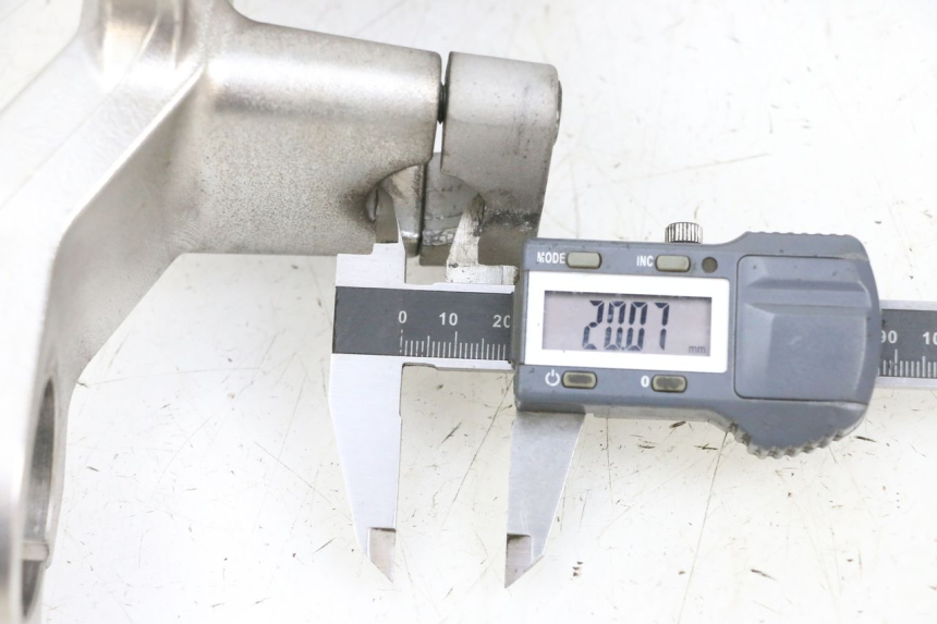 photo de TE FOURCHE SUPERIEUR SUZUKI BURGMAN 650 (2013 - 2020) - Détail de la pièce