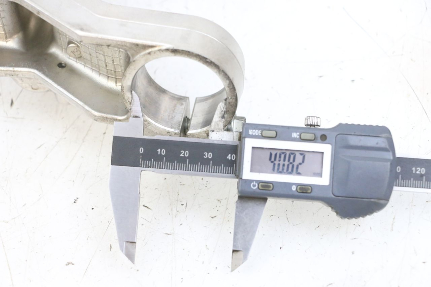 photo de TE FOURCHE SUPERIEUR SUZUKI BURGMAN 650 (2013 - 2020) - Zoom état d’usage