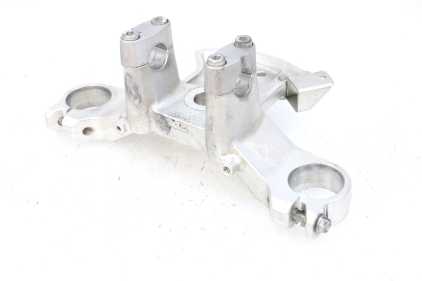 photo de TE FOURCHE SUPERIEUR SUZUKI BURGMAN 650 (2013 - 2020) - Points de fixation