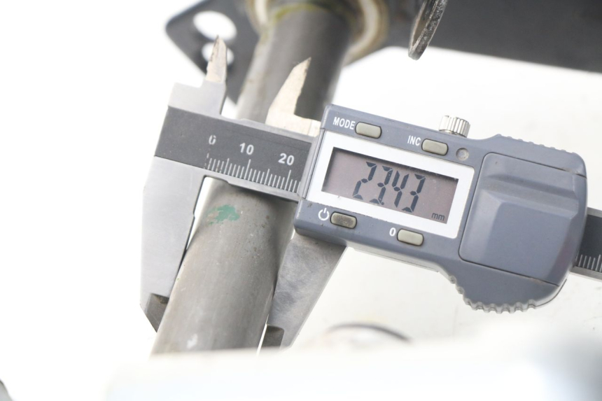 photo de Té FOURCHE SUPÉRIEUR HONDA CA REBEL 125 (1995 - 2001) - Détail de la pièce