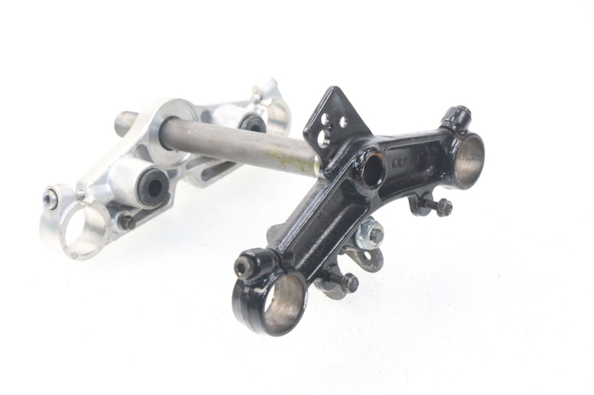 photo de Té FOURCHE SUPÉRIEUR HONDA CA REBEL 125 (1995 - 2001) - Points de fixation