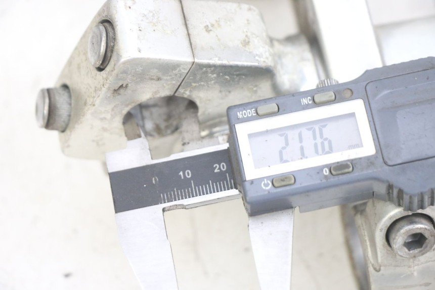 photo de Té FOURCHE SUPÉRIEUR HONDA CA REBEL 125 (1995 - 2001) - Détail de la pièce