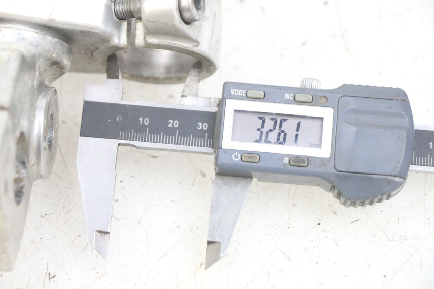 photo de Té FOURCHE SUPÉRIEUR HONDA CA REBEL 125 (1995 - 2001) - Zoom état d’usage