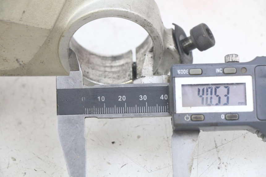 photo de Té FOURCHE SUPERIEUR HONDA CBR F SC25 1000 (1989 - 1992) - Détail de la pièce