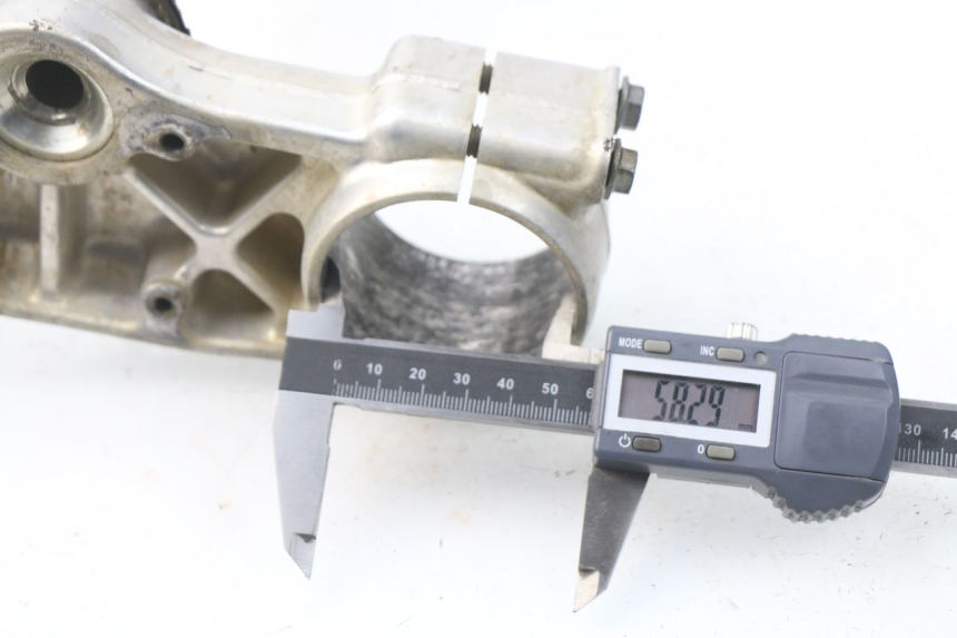 photo de TE FOURCHE SUPERIEUR HONDA CRF CR-F 450 (2005 - 2008) - Détail de la pièce