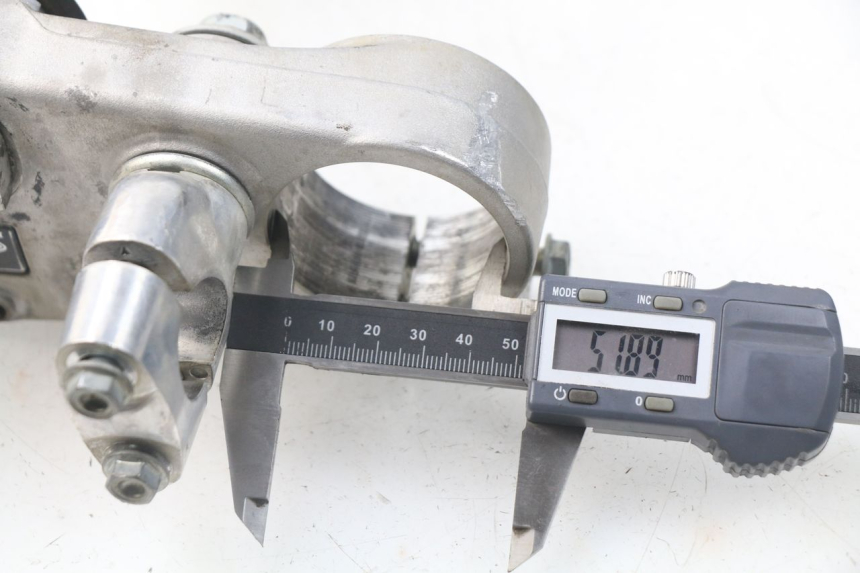 photo de TE FOURCHE SUPERIEUR HONDA CRF CR-F 450 (2005 - 2008) - Autre angle de vue