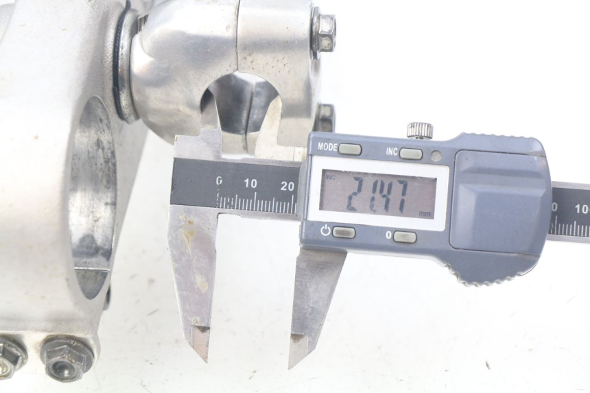 photo de Té FOURCHE SUPERIEUR HONDA CRF 250 (2016 - 2017) - Détail de la pièce