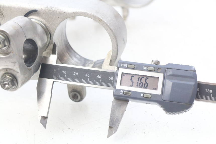 photo de Té FOURCHE SUPERIEUR HONDA CRF 250 (2016 - 2017) - Autre angle de vue