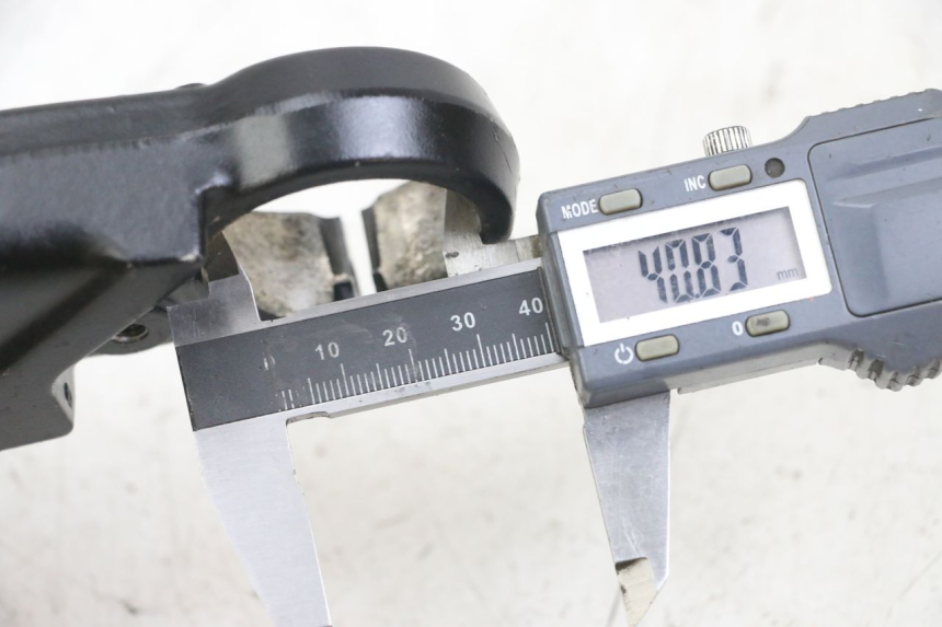 photo de Té FOURCHE SUPERIEUR YAMAHA FJ 3CX 1200 (1986 - 1996) - Détail de la pièce