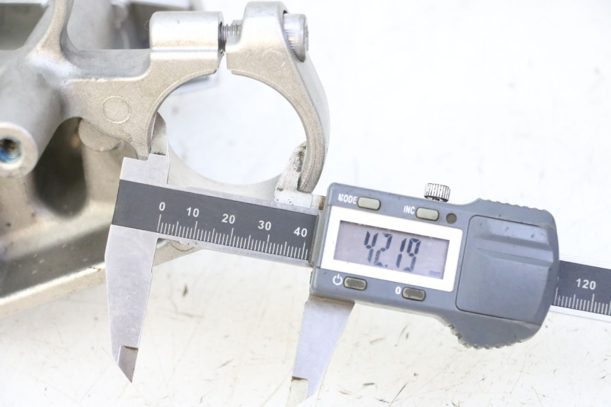 photo de TE FOURCHE SUPERIEUR YAMAHA FZ6 FAZER S2 600 (2007 - 2011) - Détail de la pièce