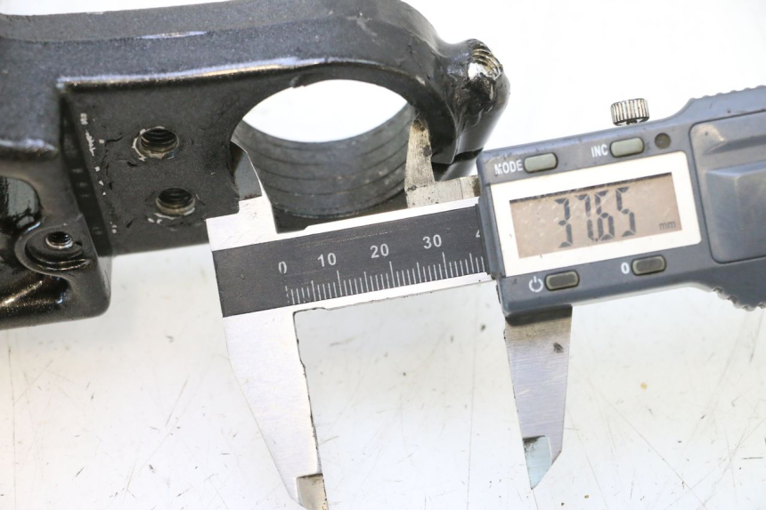 photo de TE FOURCHE SUPERIEUR KAWASAKI GPX F ZX750F 750 (1986 - 1990) - Détail de la pièce