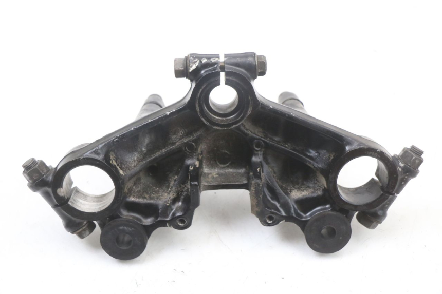 photo de TE FOURCHE SUPERIEUR SUZUKI GSX E 250 (1982 - 1983) - Points de fixation