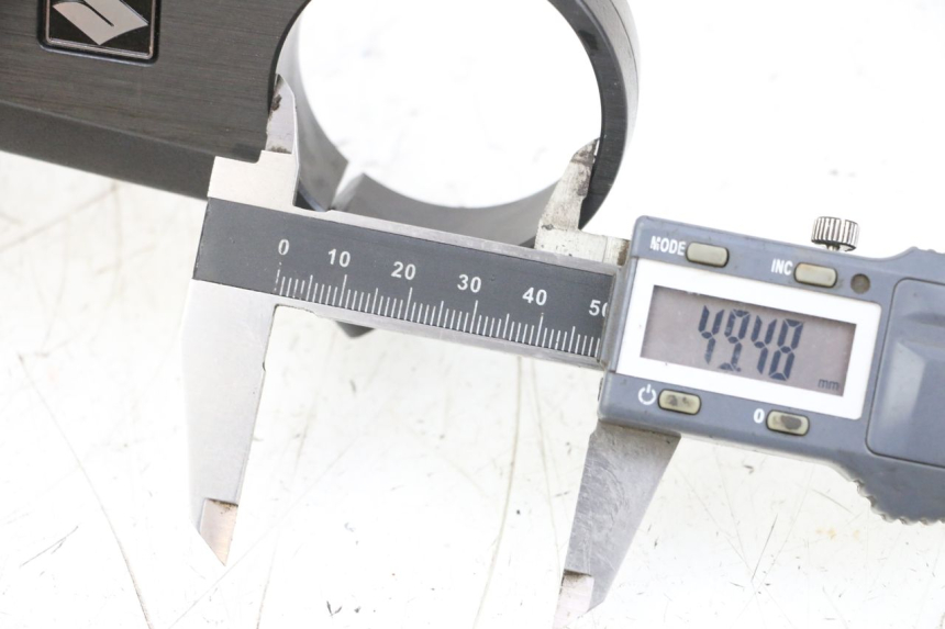 photo de TE FOURCHE SUPERIEUR SUZUKI GSXR GSX-R 1000 (2003 - 2004) - Détail de la pièce