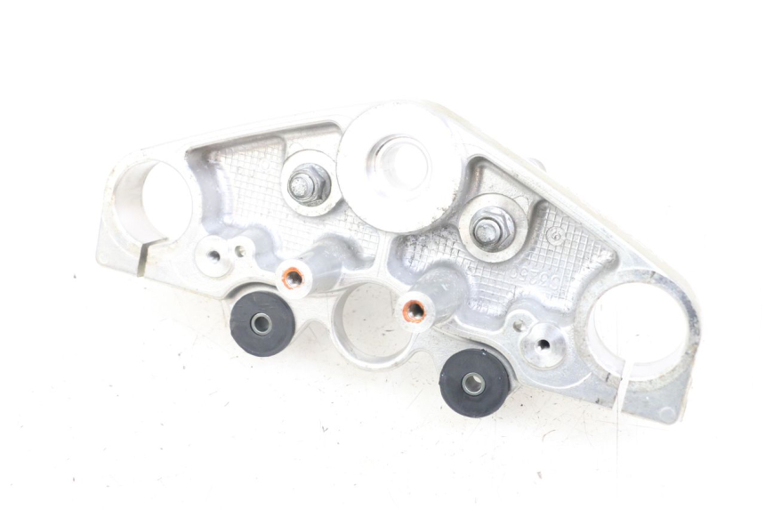 photo de TE FOURCHE SUPERIEUR SUZUKI GZ MARAUDER 125 (1998 - 2004) - Zoom état d’usage