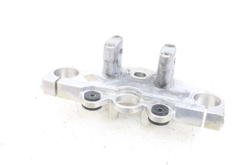 photo de TE FOURCHE SUPERIEUR SUZUKI GZ MARAUDER 125 (1998 - 2004) - Gros plan technique