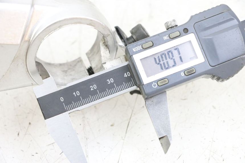 photo de TE FOURCHE SUPERIEUR HONDA CBR F 1000 (1993 - 1996) - Détail de la pièce